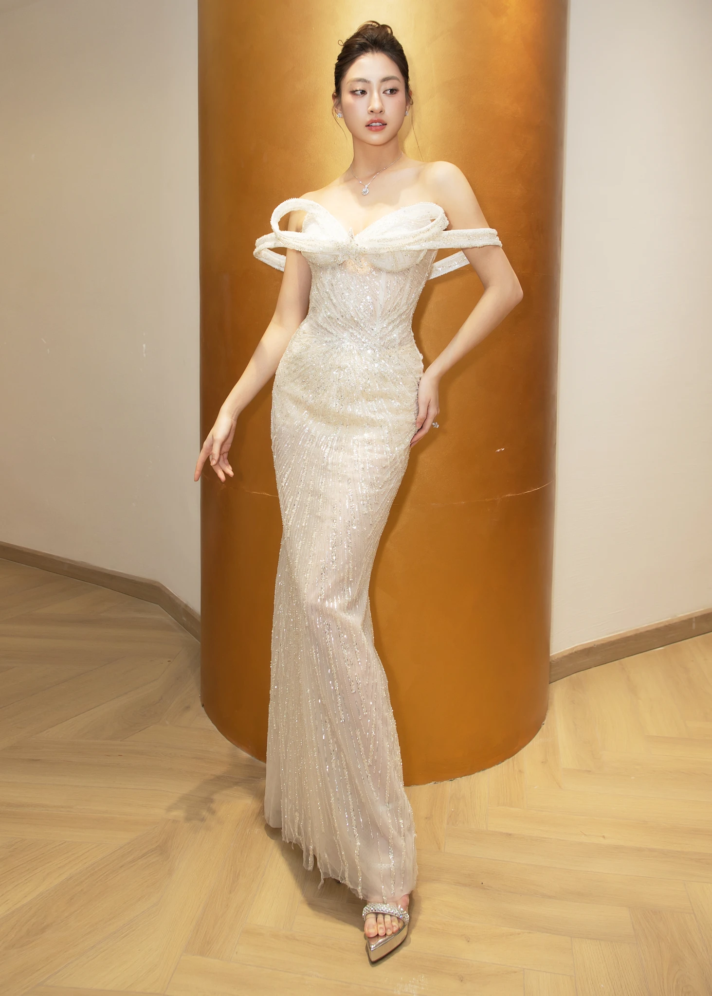 Lương thùy linh 7