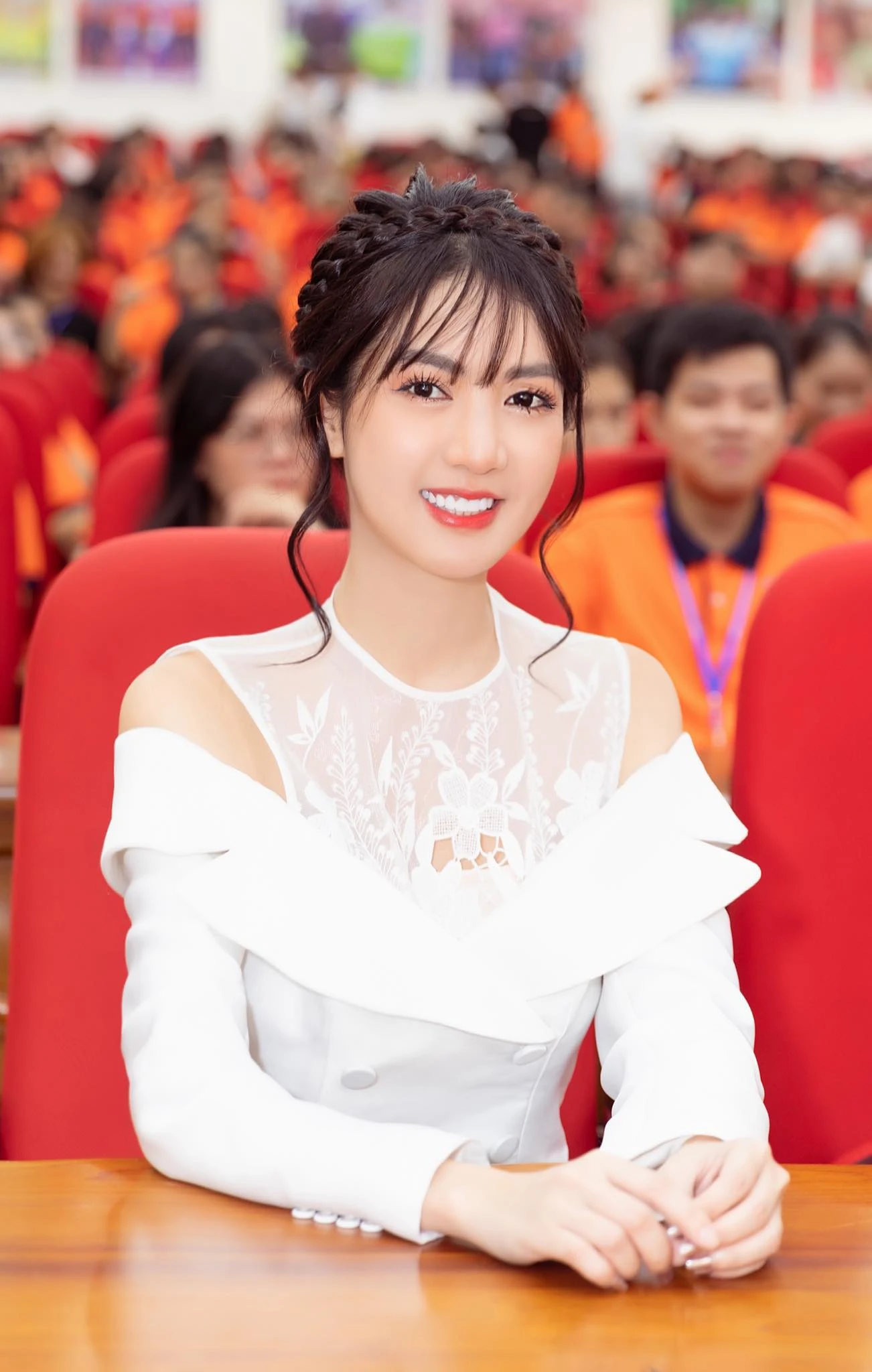 ho-thi-thuy-linh- 3
