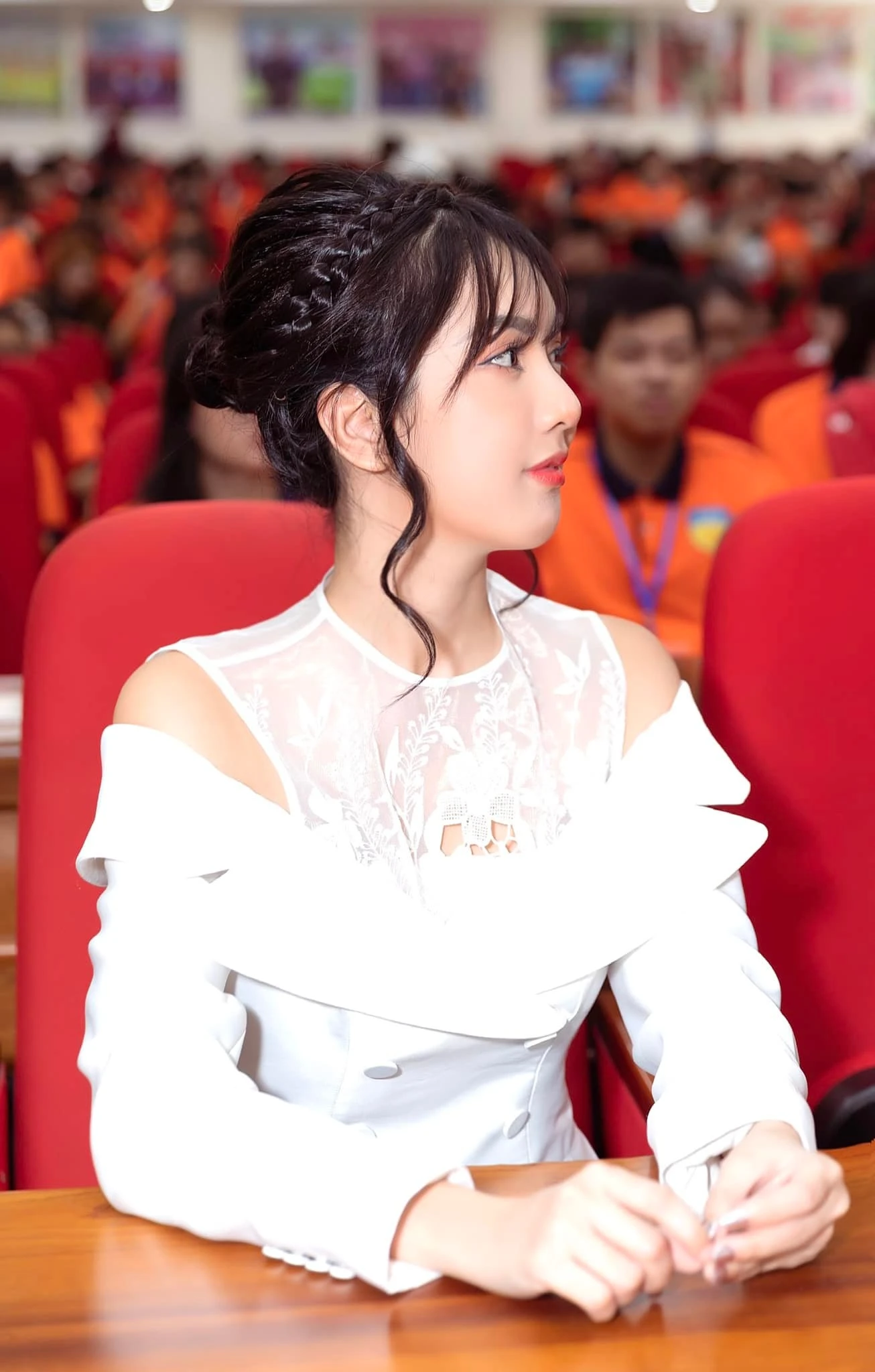 ho-thi-thuy-linh- 8